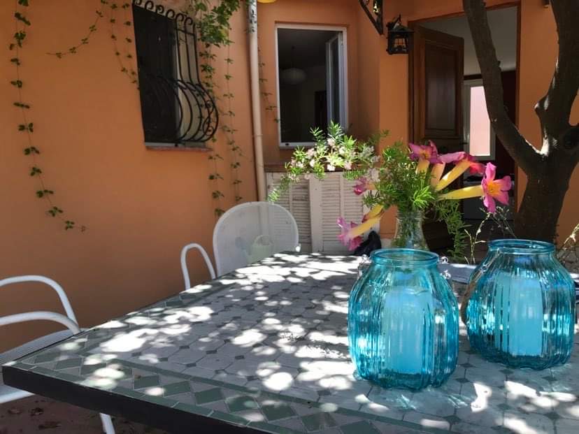 Terrace dining table